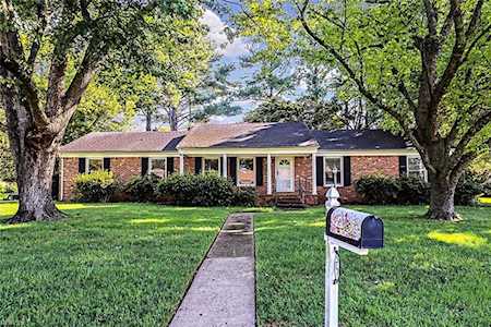 517 Summit Ridge Dr Chesapeake, VA 23322