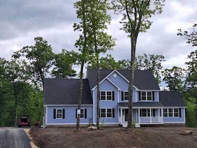 72 Laurel Rd Hooksett, NH 03106