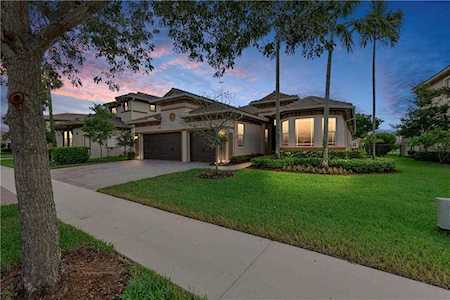 8970 Edgewater Bnd Parkland, FL 33076