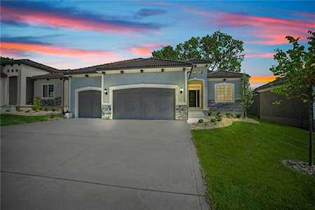 2114 NW Ashurst Dr Lee's Summit, MO 64081