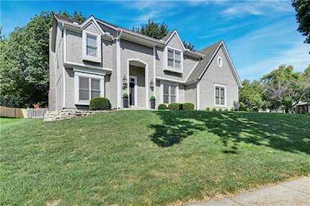 13008 Briar Ct Leawood, KS 66209