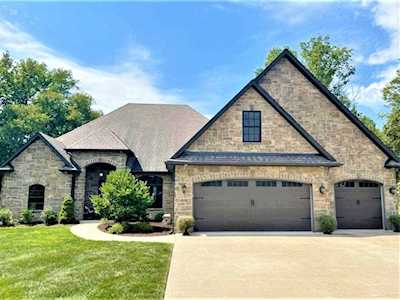 3181 Country Woods RD Columbia, MO 65203