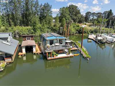 15500 NW Ferry #17a,b Portland, OR 97231