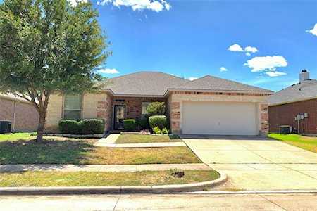 8212 Atherton Street Arlington, TX 76002