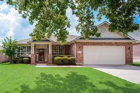 2845 Rochester Court Grand Prairie, TX 75052