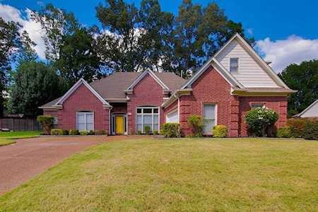 8250 Rebecca Woods Dr Bartlett, TN 38002