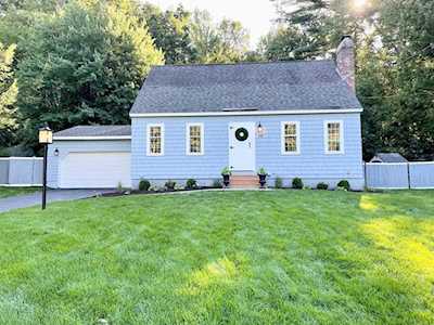 10 Hickory Drive Townsend, MA 01469