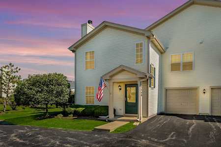 2460 Dickens Dr Aurora, IL 60503