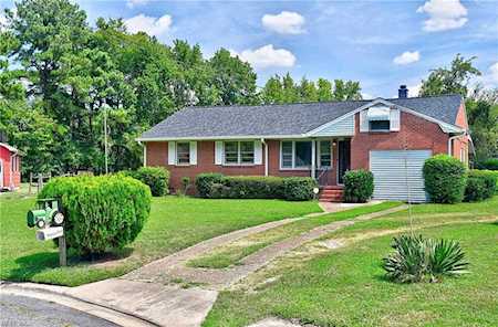 521 Gerrey Dr Chesapeake, VA 23323