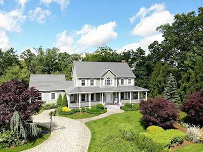 15 Jon C Barry Dr North Attleboro, MA 02760