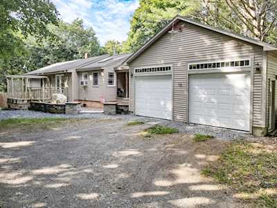 15 Plummer Ct Gardiner, ME 04345