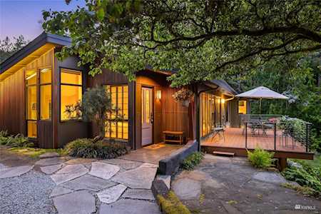 12898 Sunrise Dr NE Bainbridge Island, WA 98110