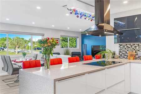 2725 NE 2nd Ave Wilton Manors, FL 33334