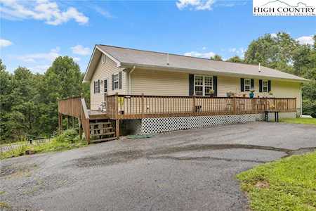 179 Piney Heaven Dr Bakersville, NC 28705
