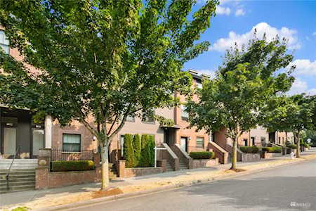 1038 NE High St #5 Issaquah, WA 98029