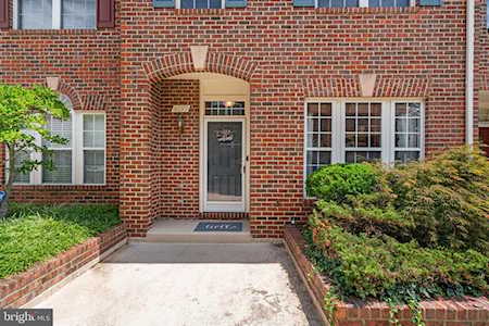 6099 Madison Pointe Ct Falls Church, VA 22041