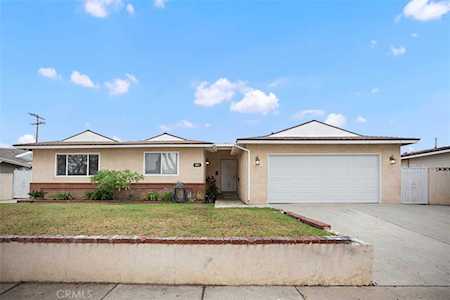 9852 Farnham Ave Los Alamitos, CA 90720