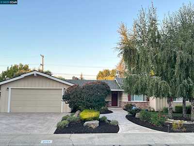 2752 San Antonio Dr Walnut Creek, CA 94598