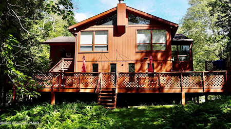 155 S Lehigh River Dr Gouldsboro, PA 18424