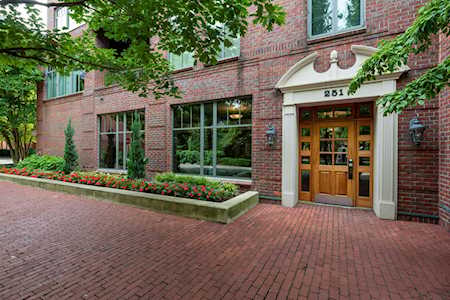 251 Daniel Burnham Square Columbus, OH 43215