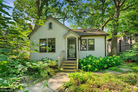 2338 Chilcombe Avenue Saint Paul, MN 55108