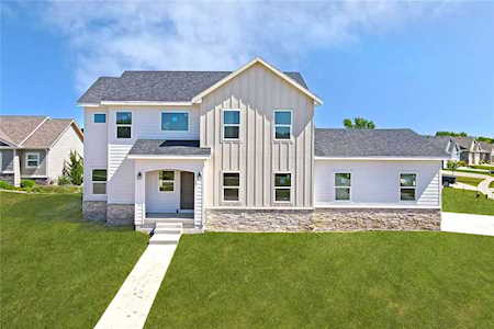 309 Sweetwater Circle Polk City, IA 50226