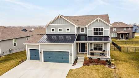 2926 SW Arbor Tree Dr Lees Summit, MO 64082