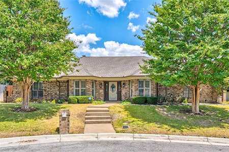 2103 Lake Country Drive Arlington, TX 76012
