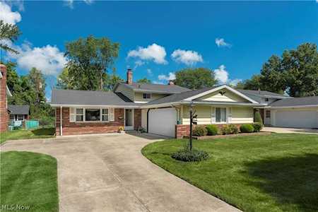23800 Curtis Dr North Olmsted, OH 44070