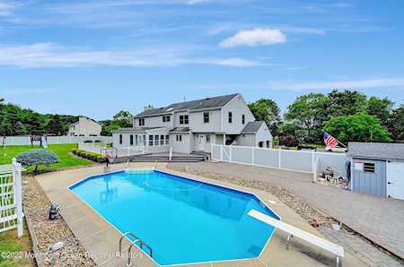 9 Wildwood Way Freehold, NJ 07728