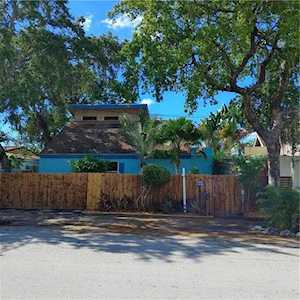608 SE 11 Ct Fort Lauderdale, FL 33316