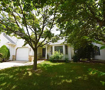 2581 Village Ln Oshkosh, City of Oshkosh, WI 54904-8173