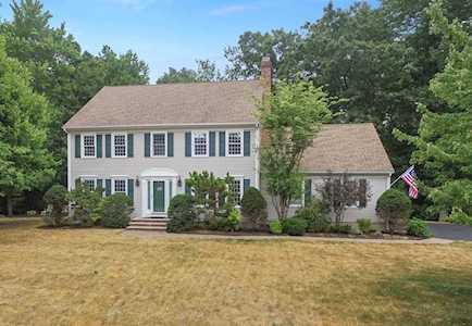 34 Hansom Dr Merrimac, MA 01860