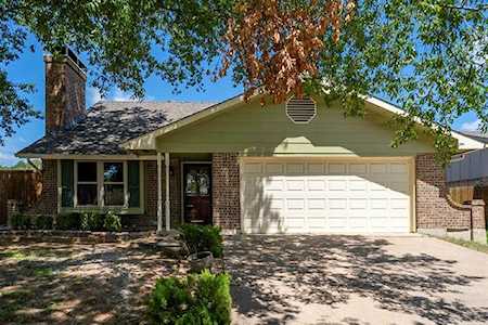 2305 Hollybush Lane Bedford, TX 76021