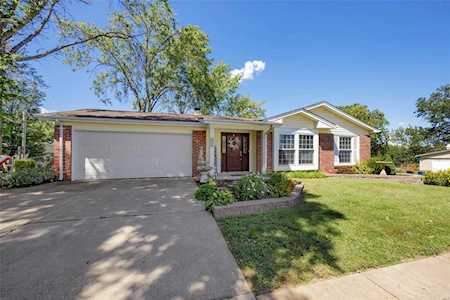 4931 Waringford Dr St Louis, MO 63128