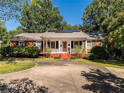 208 Shadowbrook Drive Burlington, NC 27215