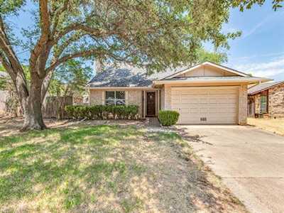 402 Shelmar Drive Euless, TX 76039