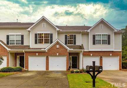204 Bartlett Circle #204 Hillsborough, NC 27278