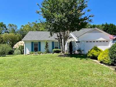 1004 Thorncrest Dr Fletcher, NC 28732