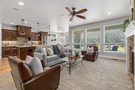 594 E Cholla Hills St Meridian, ID 83646
