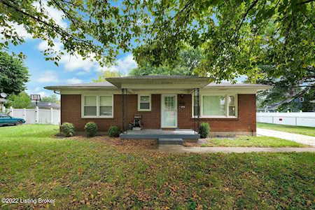 2313 Plantation Dr Louisville, KY 40216