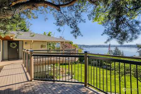 4006 NE 161st St Lake Forest Park, WA 98155