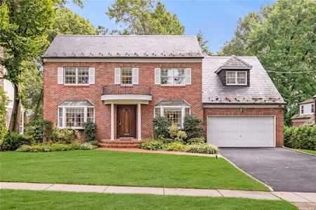 154 Manhasset Woods Road Manhasset, NY 11030