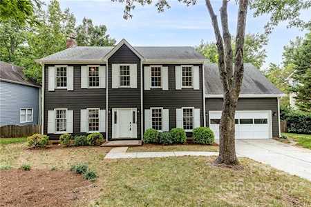 2403 Heathershire Ln Matthews, NC 28105
