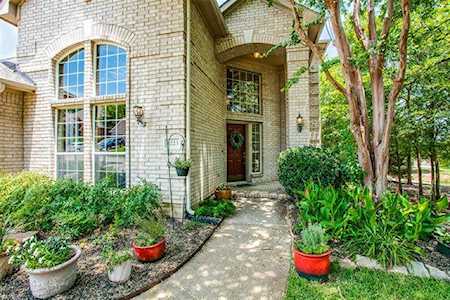 2223 Knob HIll Drive Corinth, TX 76210