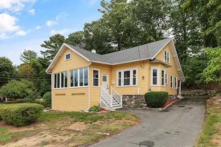 91 Greenwood Ave Wakefield, MA 01880