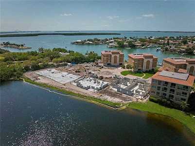 47 Bayview Ct S #B St. Petersburg, FL 33711