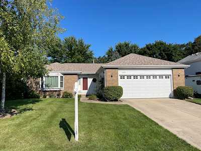 209 S Driftwood Trl Mchenry, IL 60050