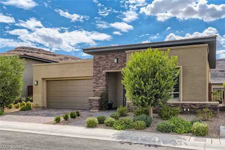 6820 Silver Crescent St Las Vegas, NV 89148
