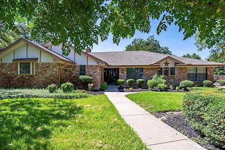 2204 Rockbrook Court Arlington, TX 76006